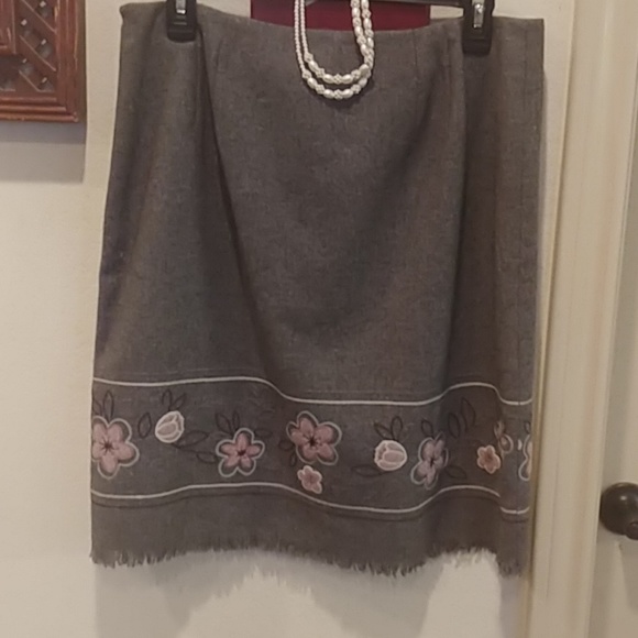 Loft skirt - Picture 1 of 2